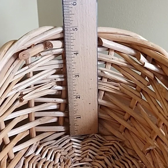 Medium Wicker Basket Oval Handle Easter Gift Basket Garden Farmhouse Cottagecore - Picture 6 of 7